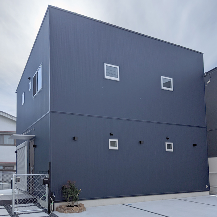 INDUSTRIAL DESIGH HOUSE