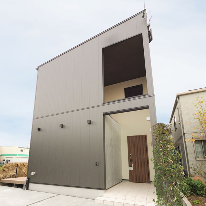 SECOND LIVING HOUSE
