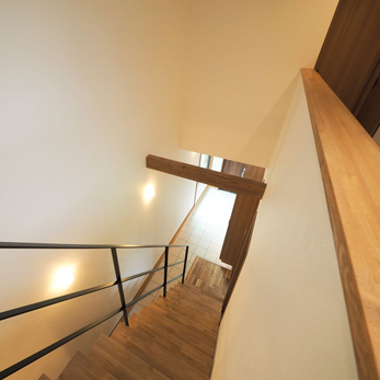 SECOND LIVING HOUSE