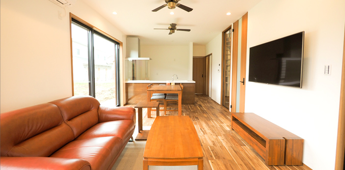 SECOND LIVING HOUSE