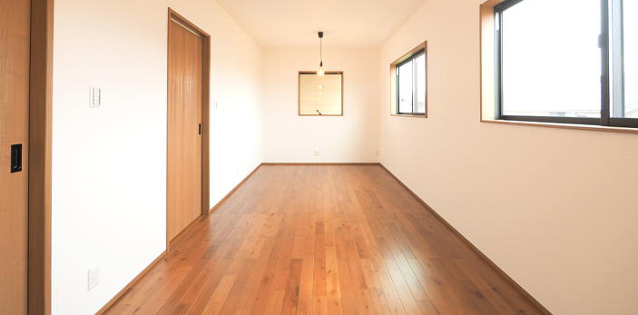 SECOND LIVING HOUSE